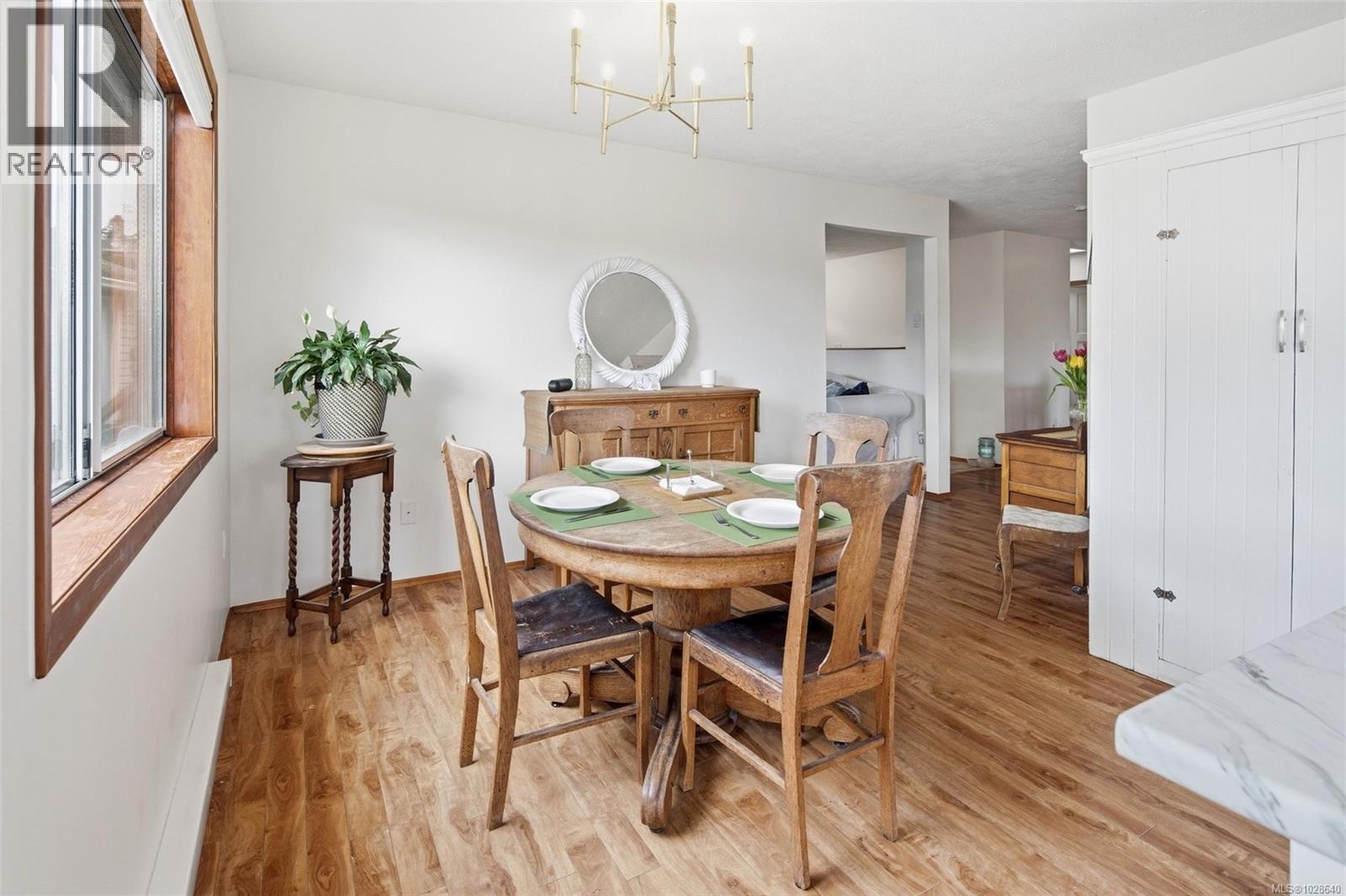  1237 Glyn Oak Place, Saanich