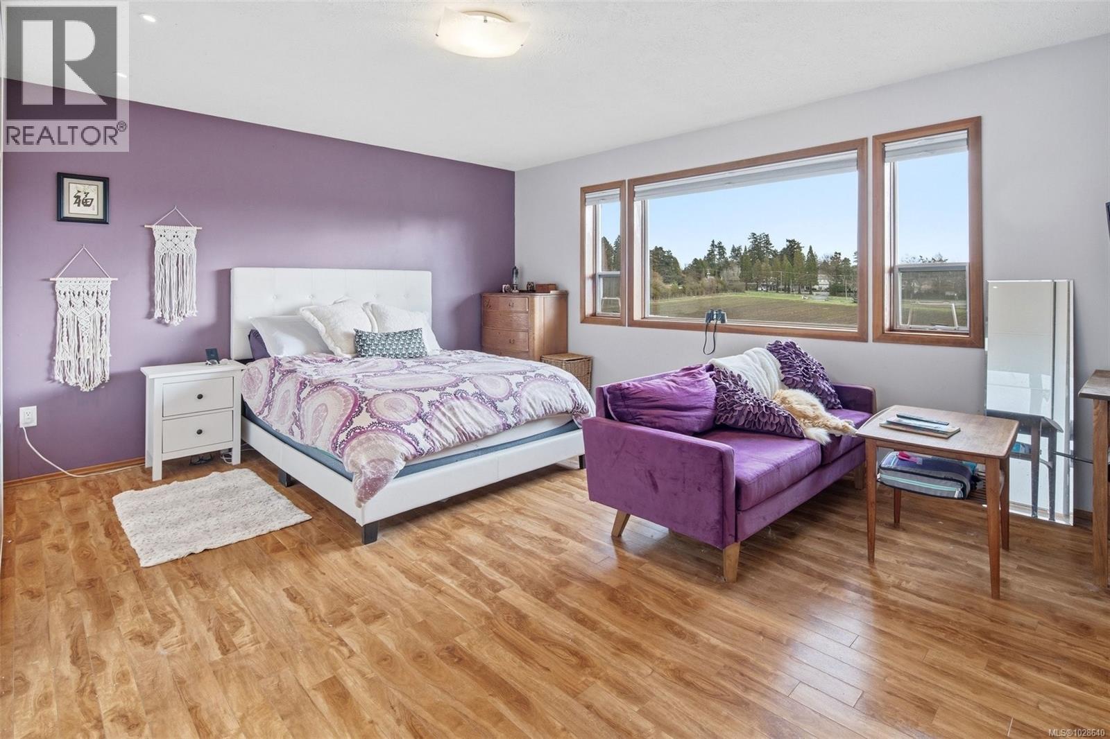  1237 Glyn Oak Place, Saanich