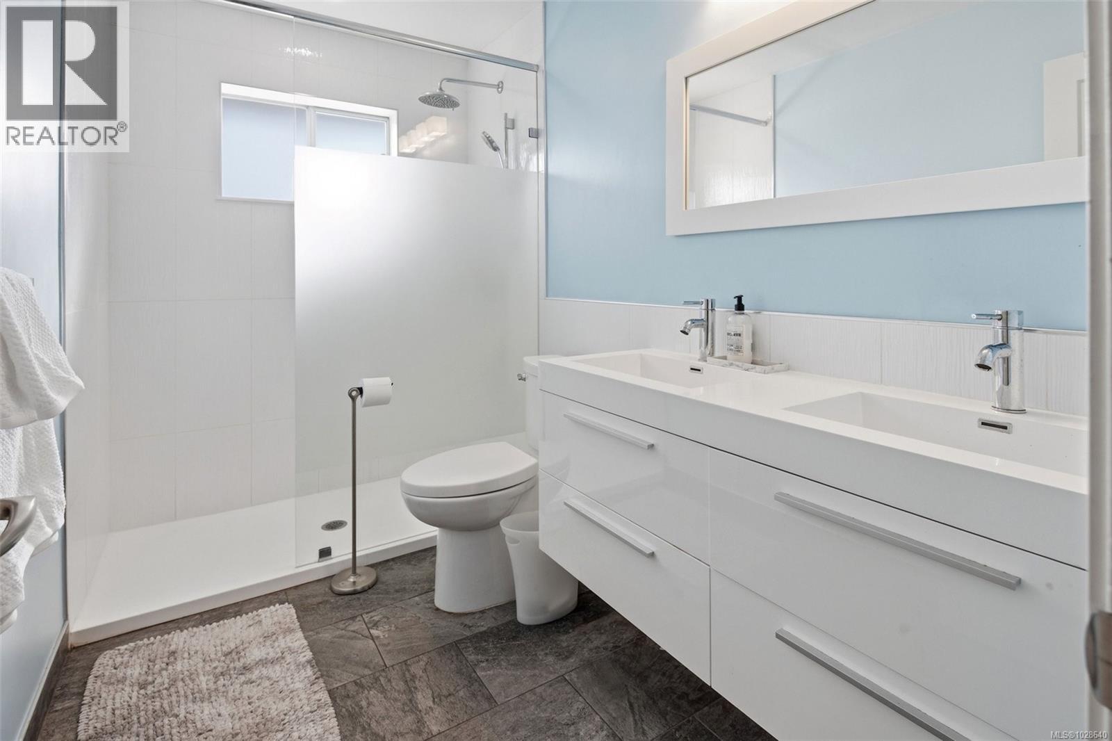  1237 Glyn Oak Place, Saanich