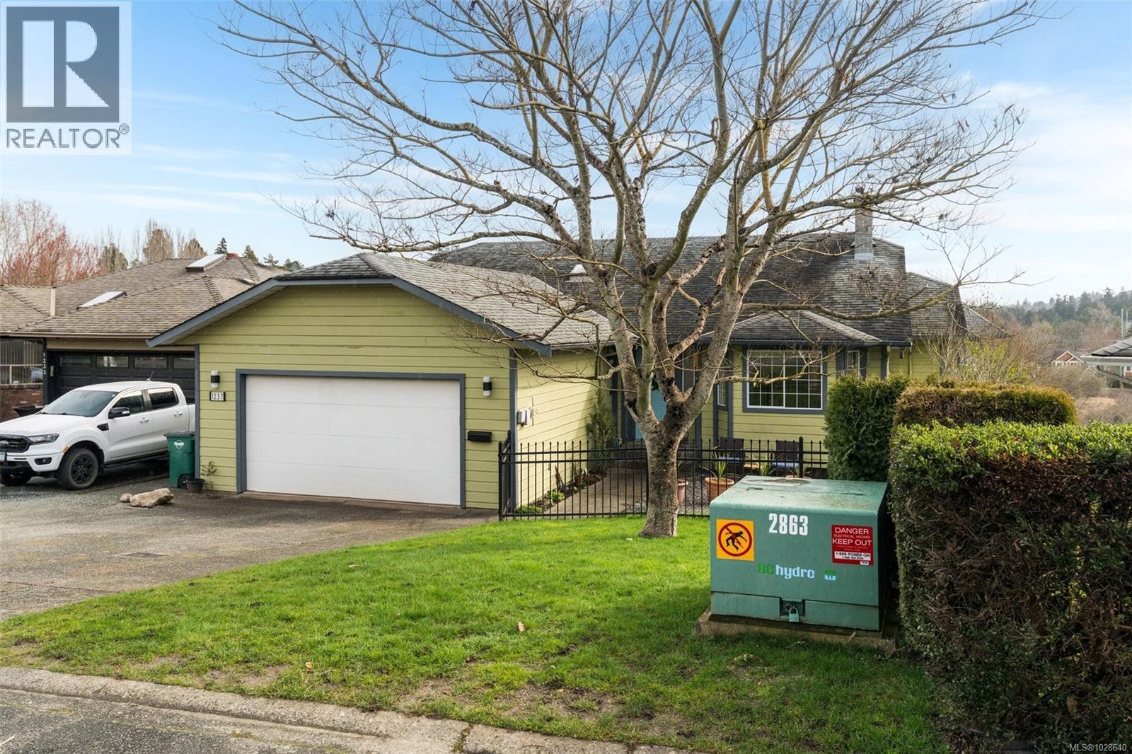  1237 Glyn Oak Place, Saanich