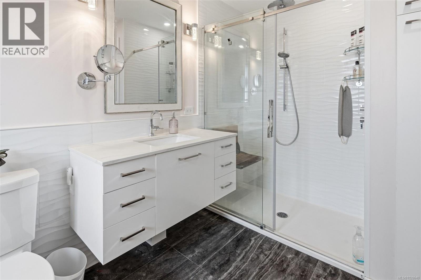  1237 Glyn Oak Place, Saanich