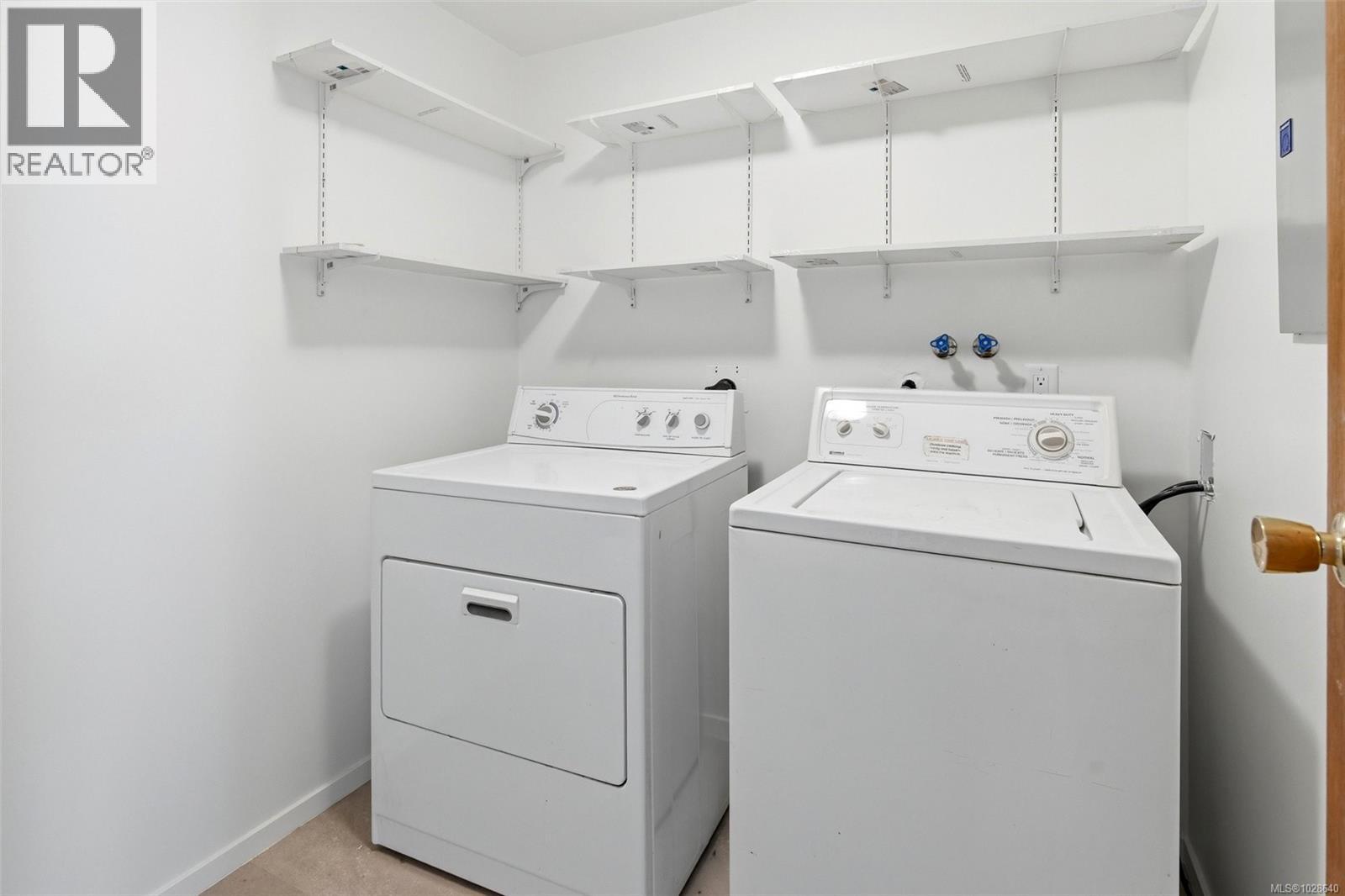  1237 Glyn Oak Place, Saanich