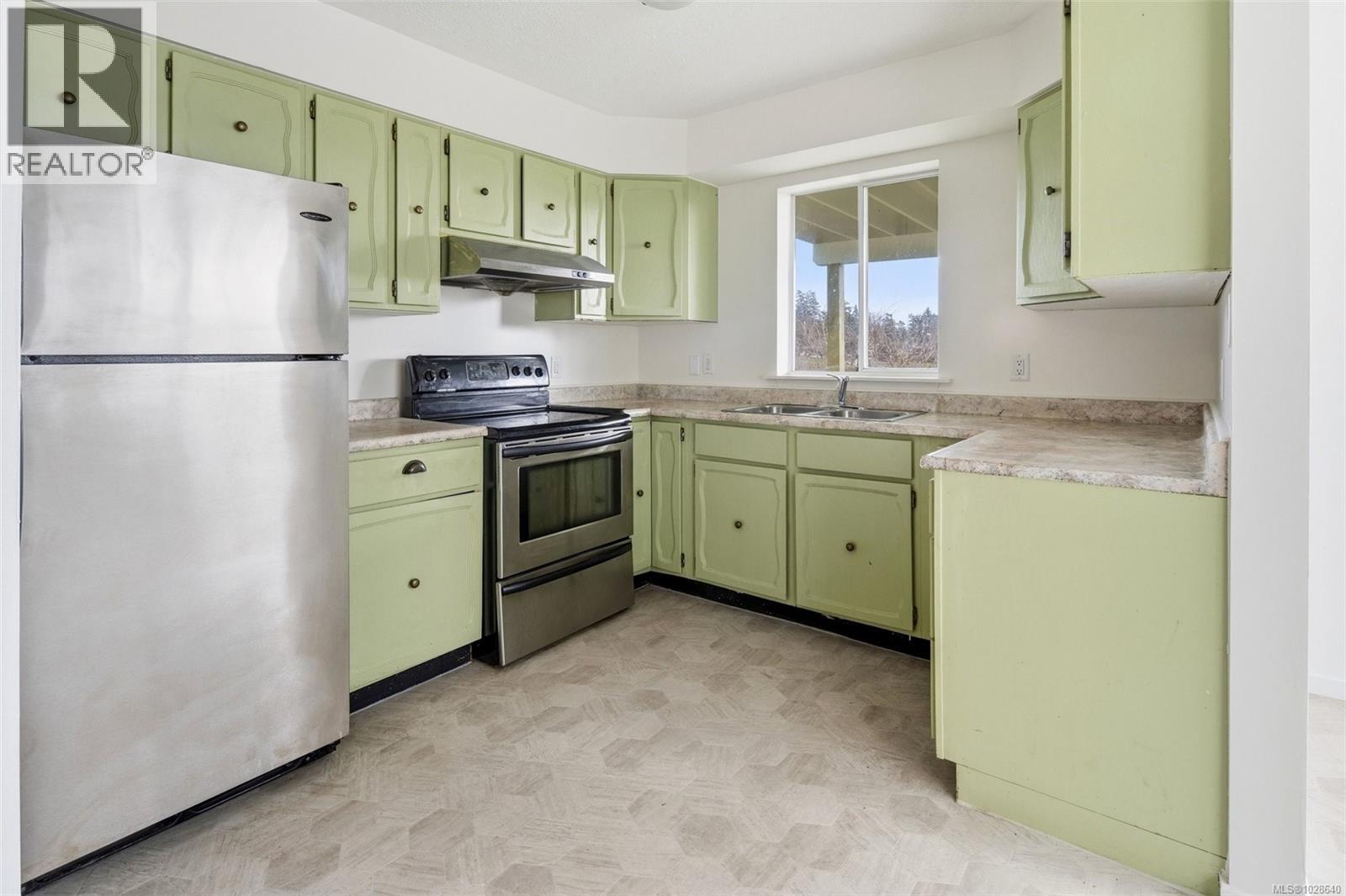  1237 Glyn Oak Place, Saanich