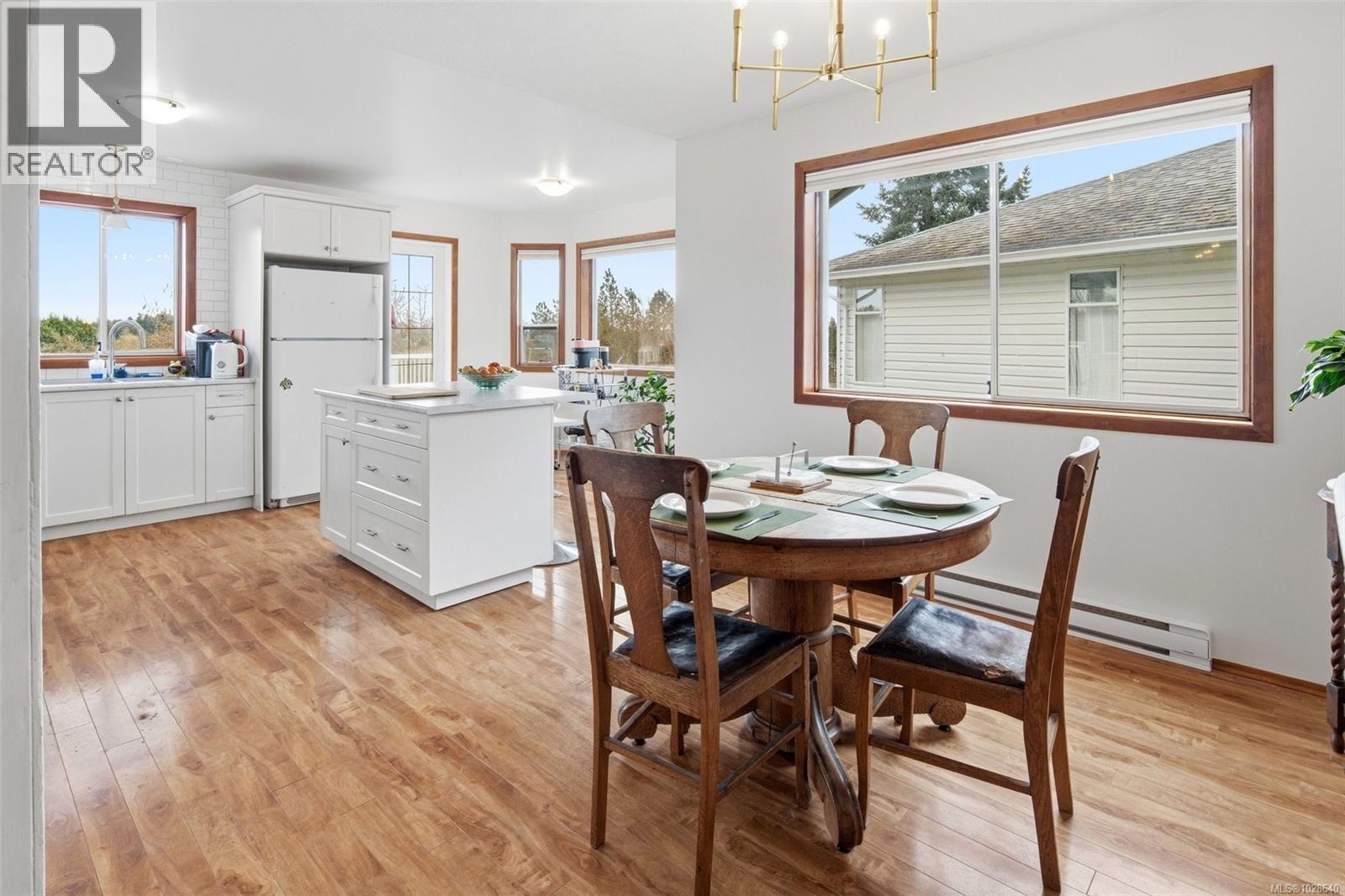  1237 Glyn Oak Place, Saanich