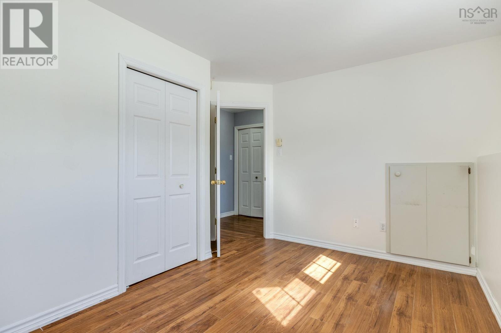 Property 11 of 50 of 252 Jeep Crescent