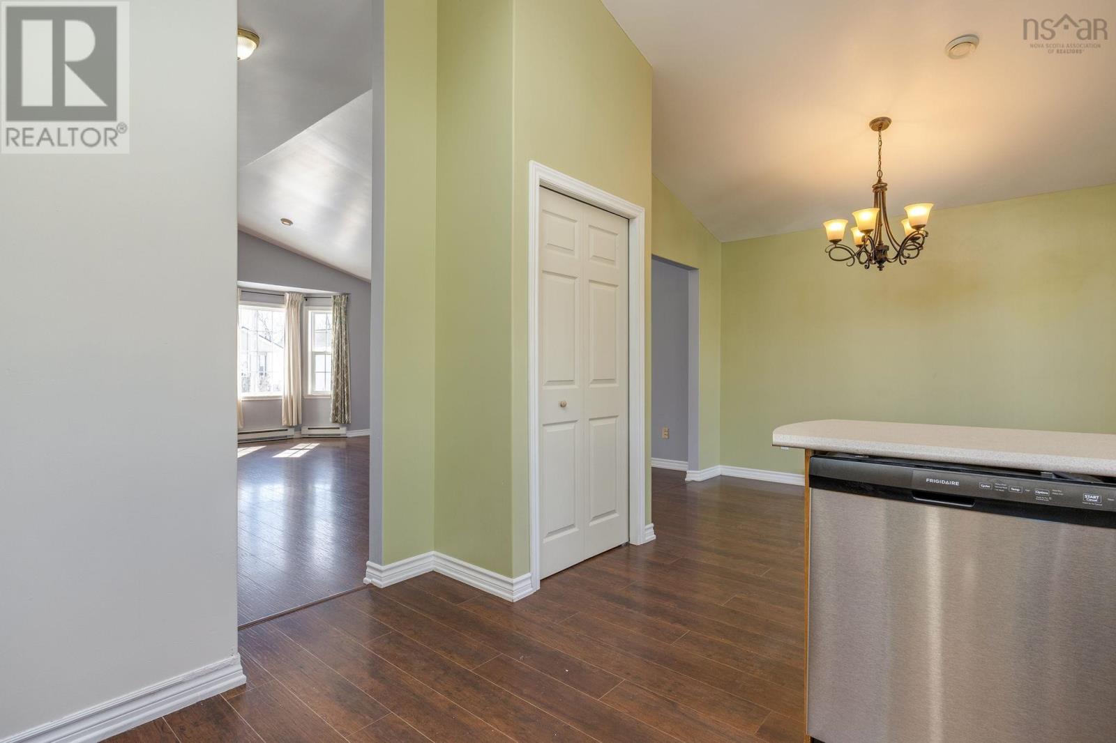 Property 27 of 50 of 252 Jeep Crescent