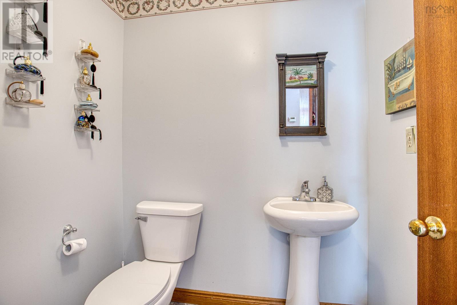 Property 18 of 36 of 122 Northcliffe Drive