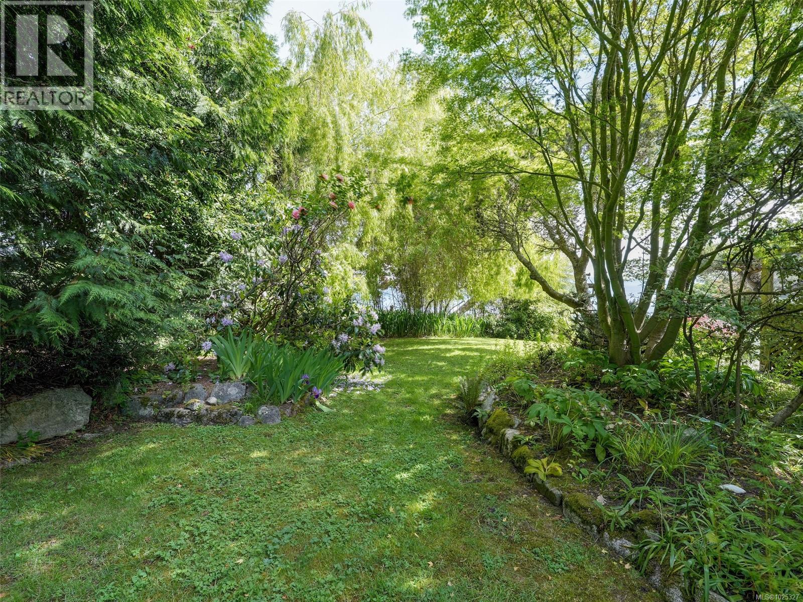  2550 Queenswood Drive, Saanich