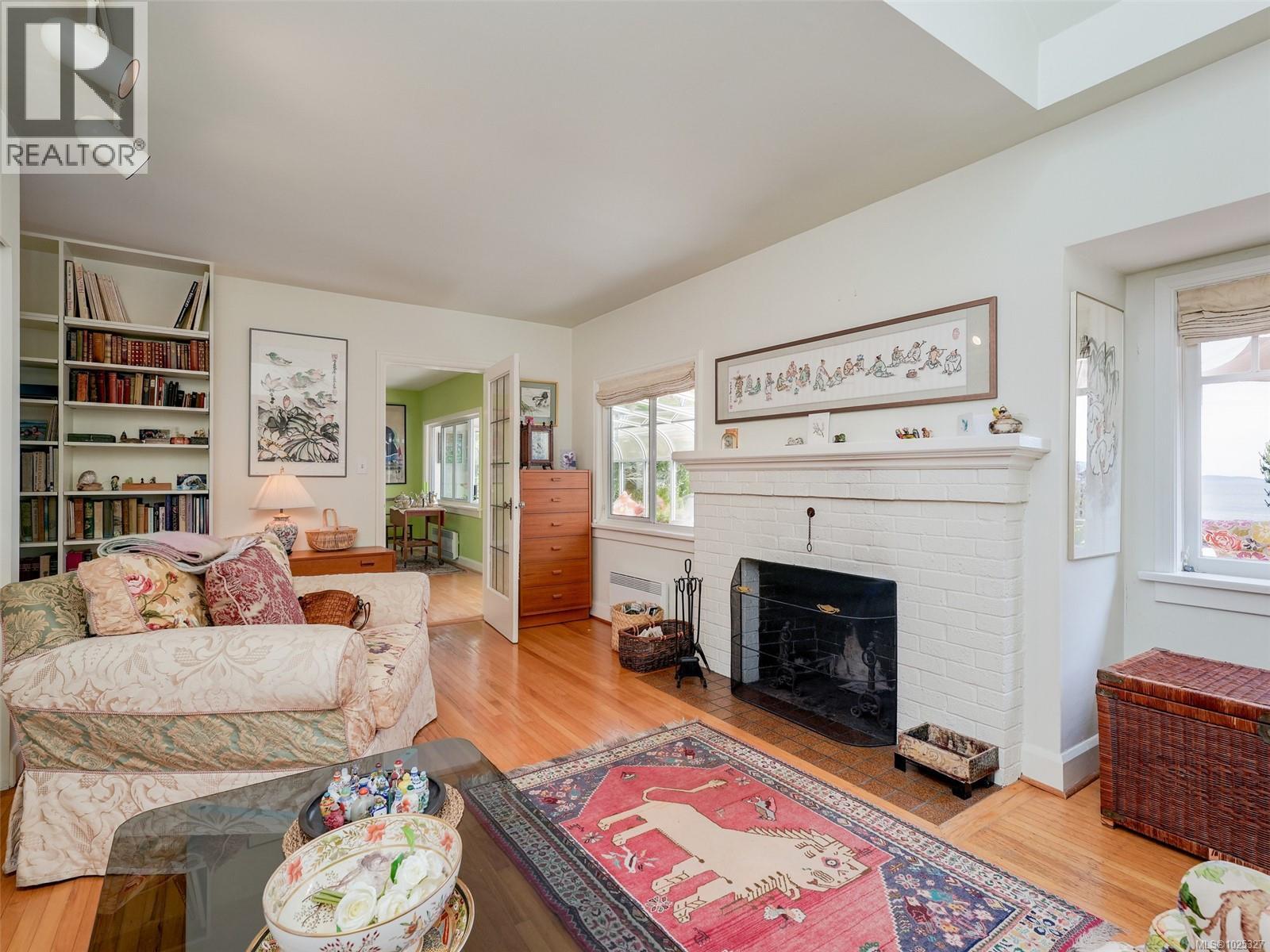  2550 Queenswood Drive, Saanich