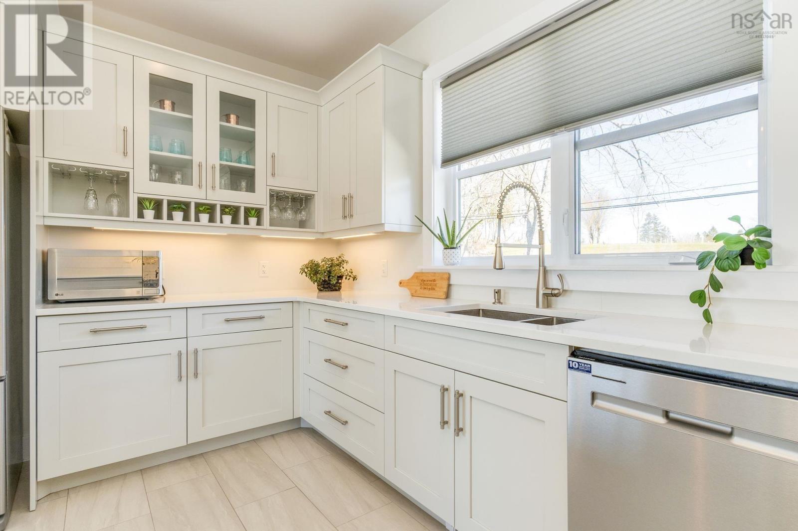 Property 16 of 50 of 30 Montague Road