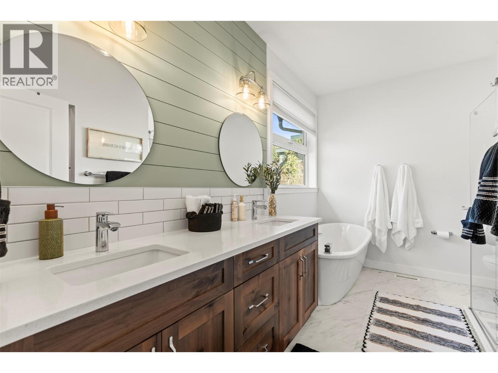  3200 20 Street Northeast, Salmon Arm