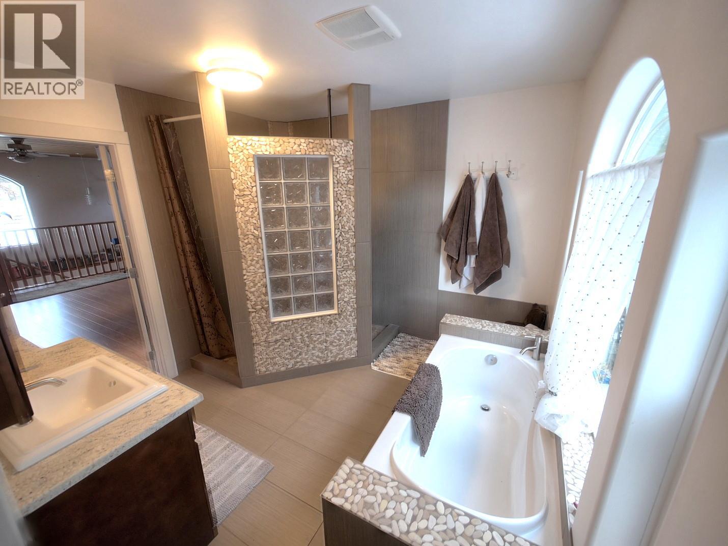  8872 Slocan West Road, Slocan