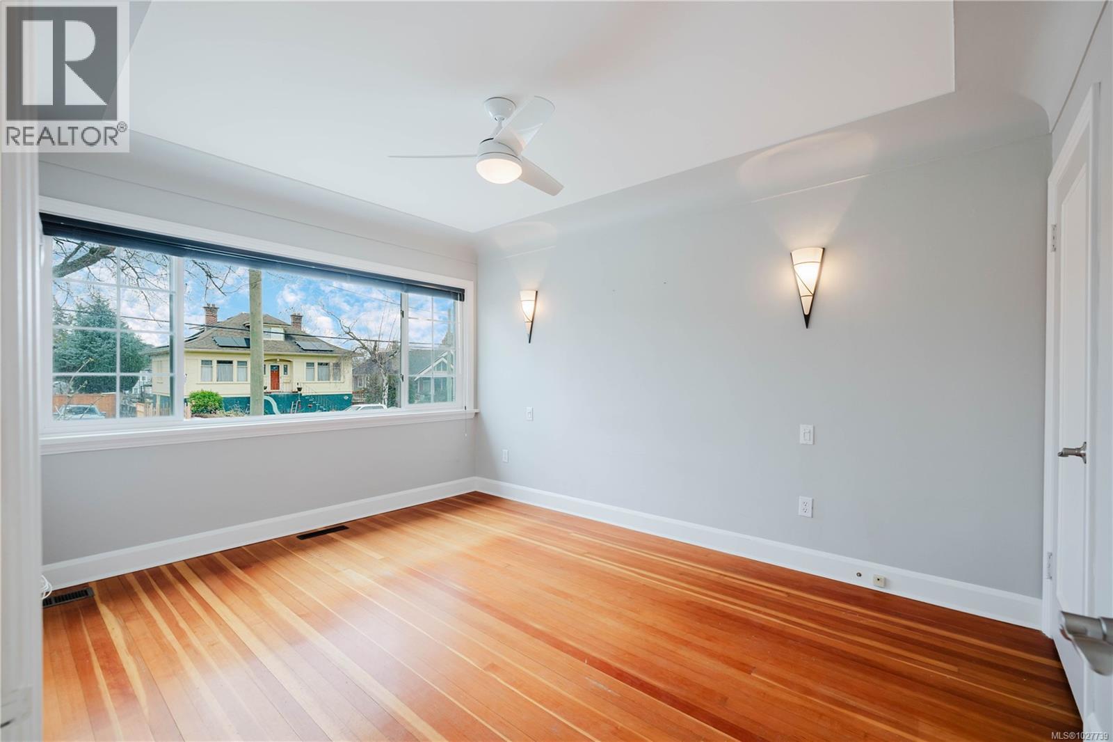 Single Family House for Sale in  Fifth St Victoria 