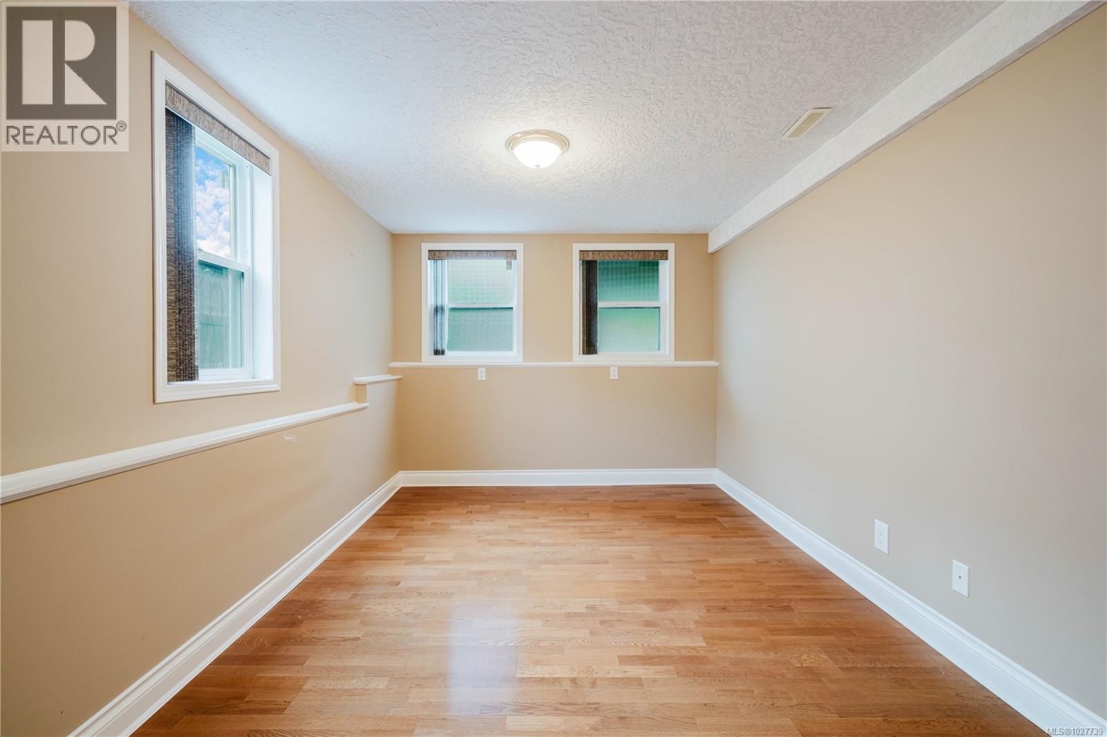 Single Family House for Sale in  Fifth St Victoria 