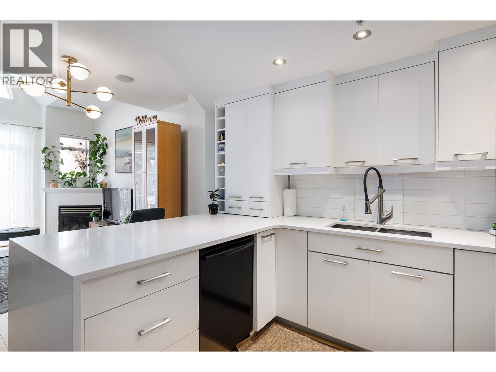 247 1088 Sunset Drive, Kelowna