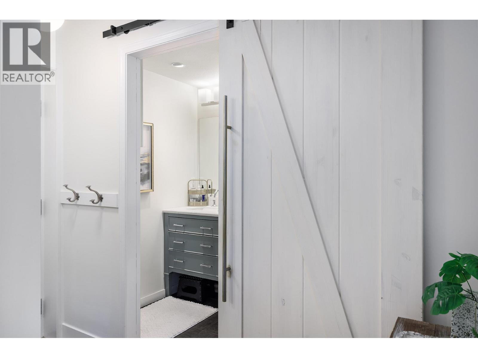 247 1088 Sunset Drive, Kelowna