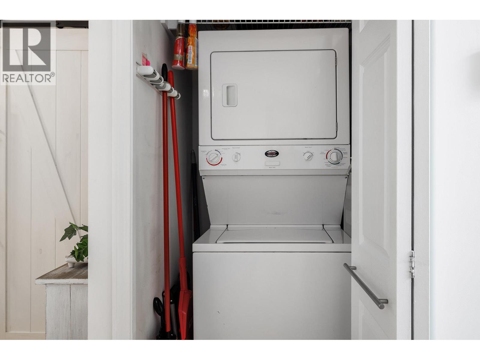 247 1088 Sunset Drive, Kelowna