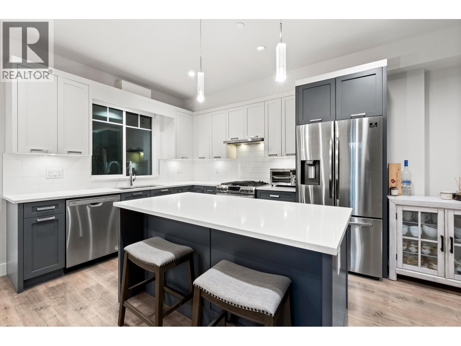 33 189 WOOD Street - photo 2