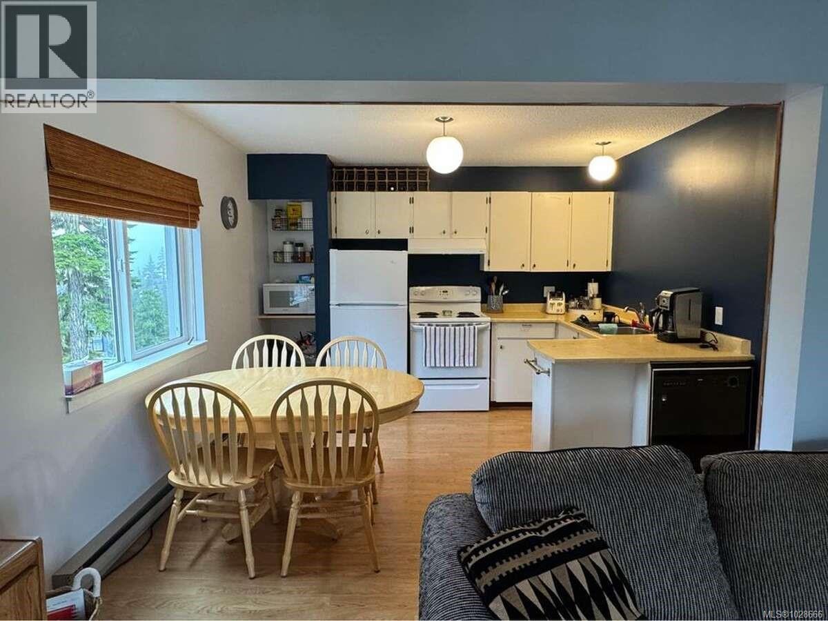 #308 695 CASTLE CRAG CRES - Image 2