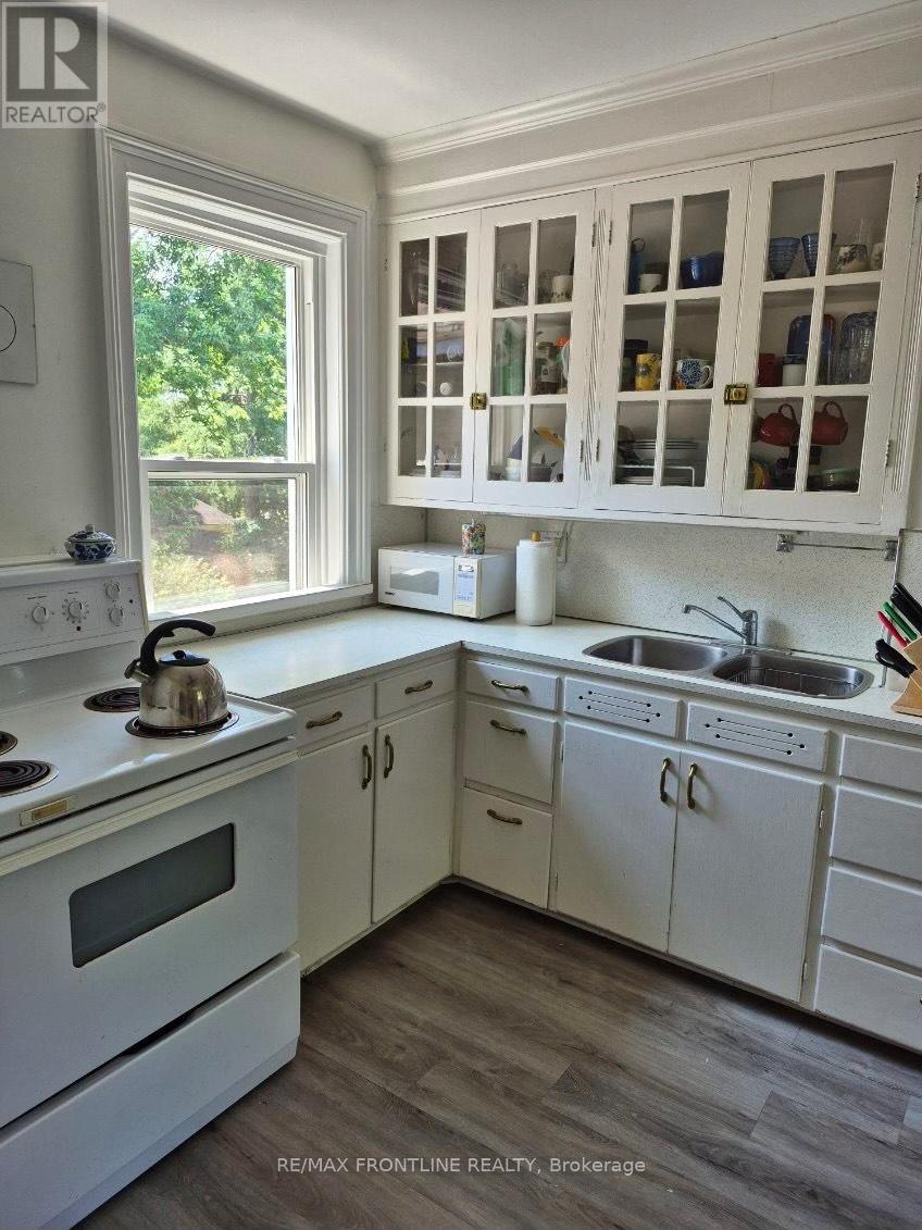 38 DRUMMOND STREET W - 23