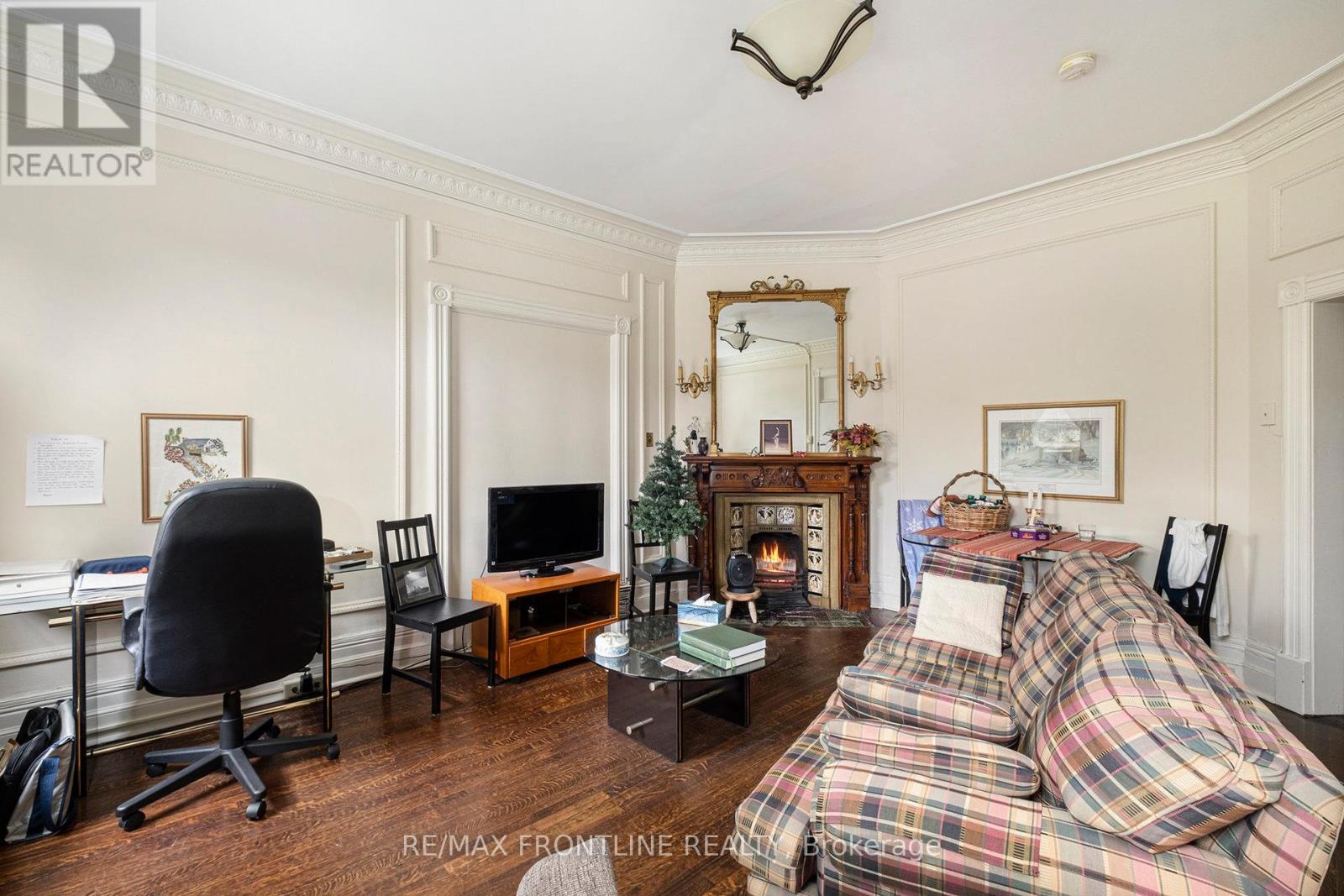 38 DRUMMOND STREET W - 16