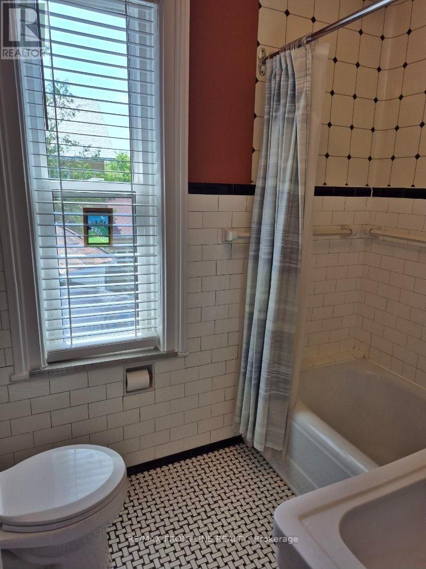 38 DRUMMOND STREET W - 22
