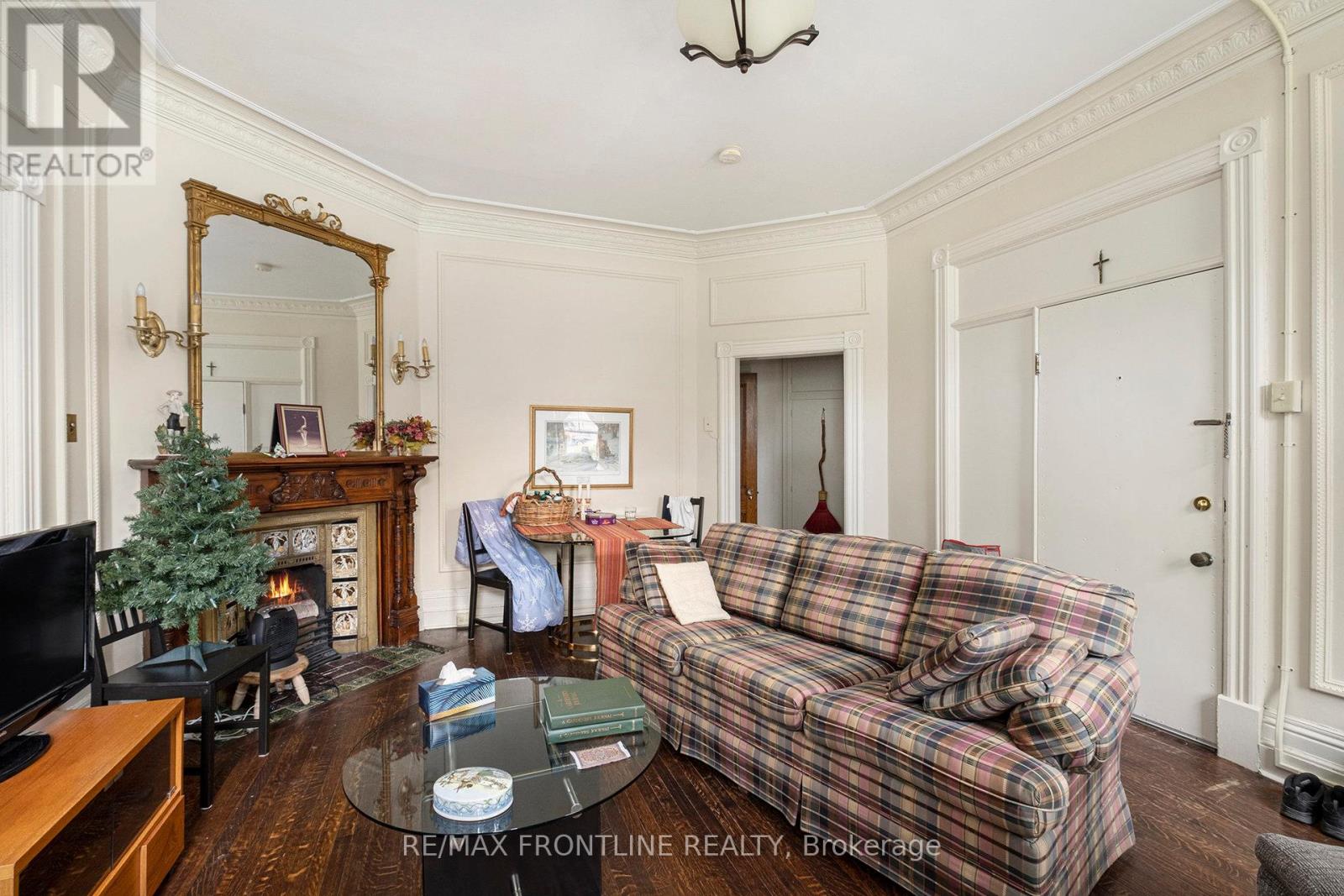 38 DRUMMOND STREET W - 21