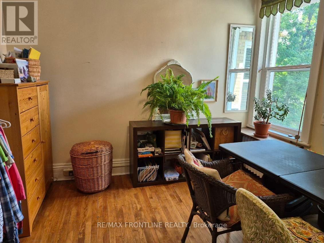 38 DRUMMOND STREET W - 24