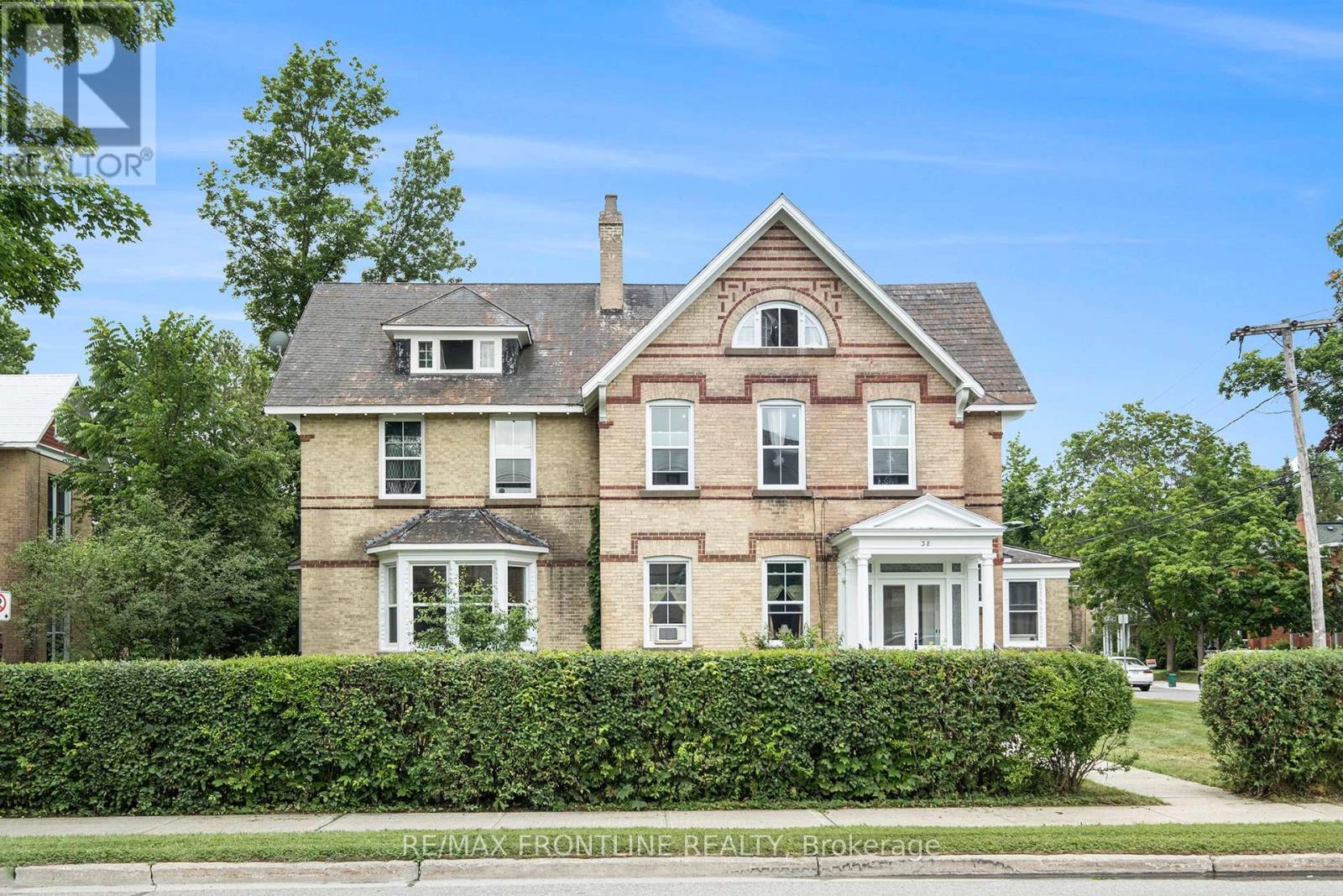 38 DRUMMOND STREET W - 32