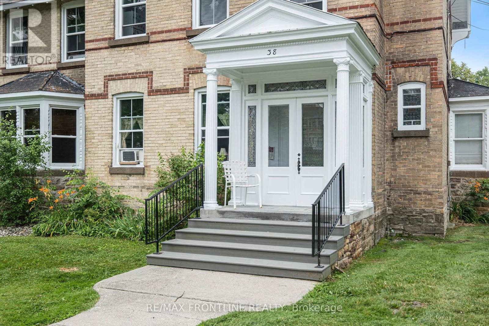 38 DRUMMOND STREET W - 9