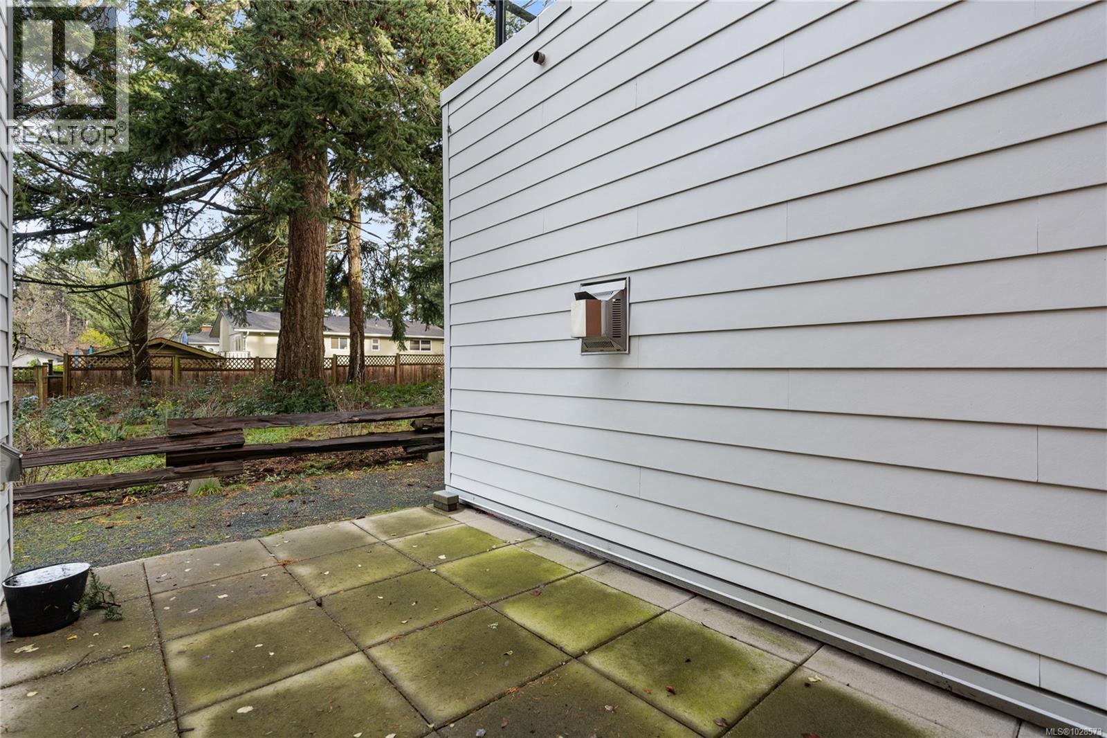 #8 2330 Sooke Rd - 33