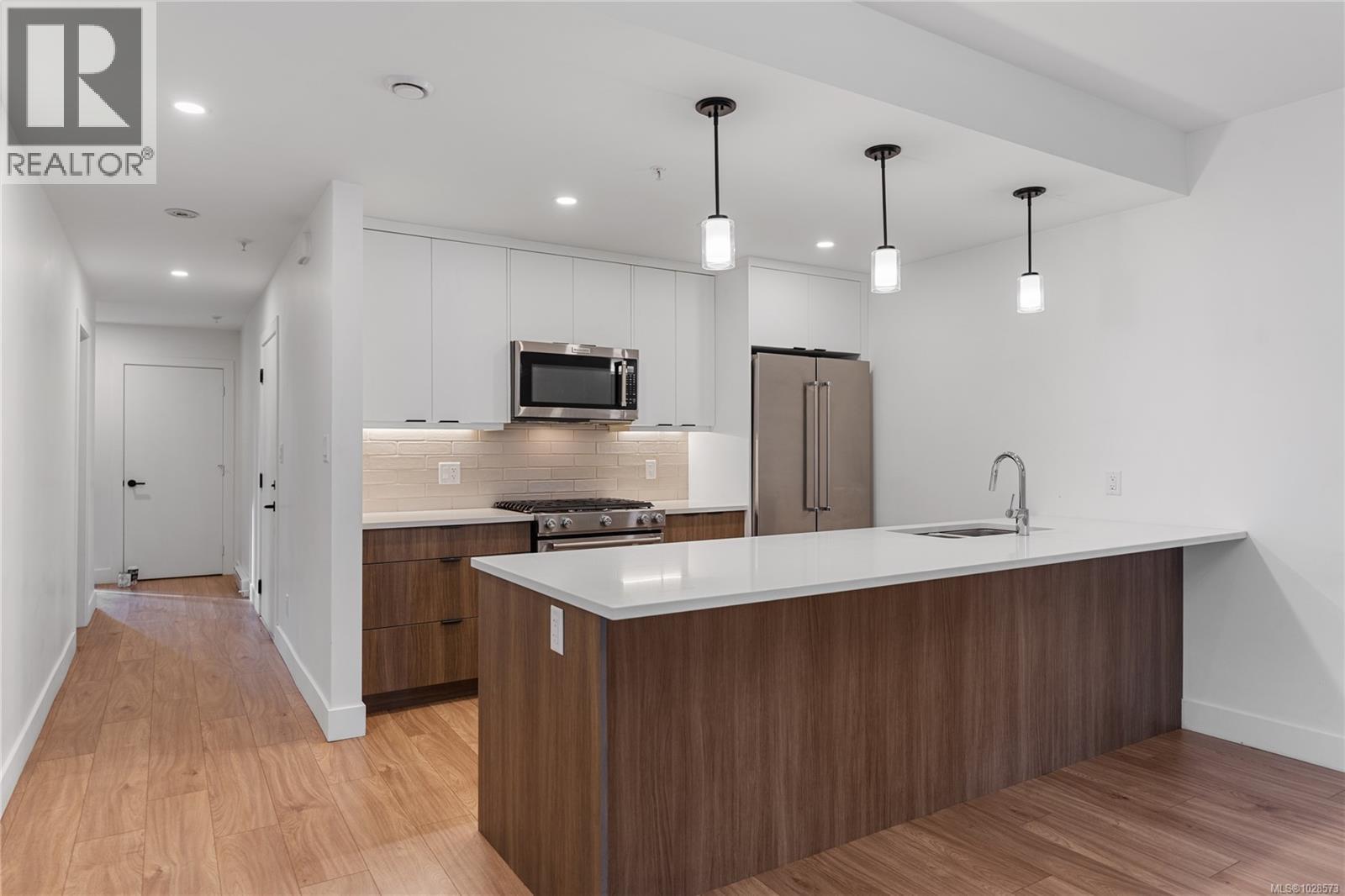 #8 2330 Sooke Rd - 7