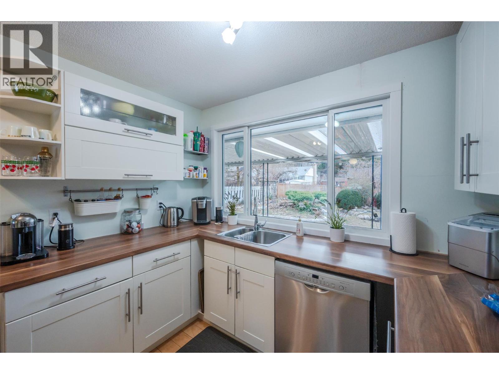 116 MCPHERSON Crescent, Penticton