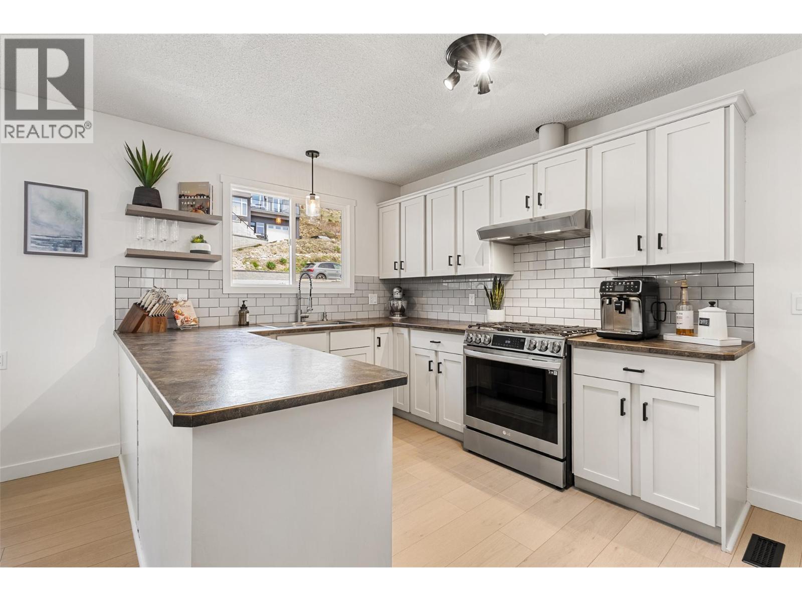 4239 4th Avenue, Peachland