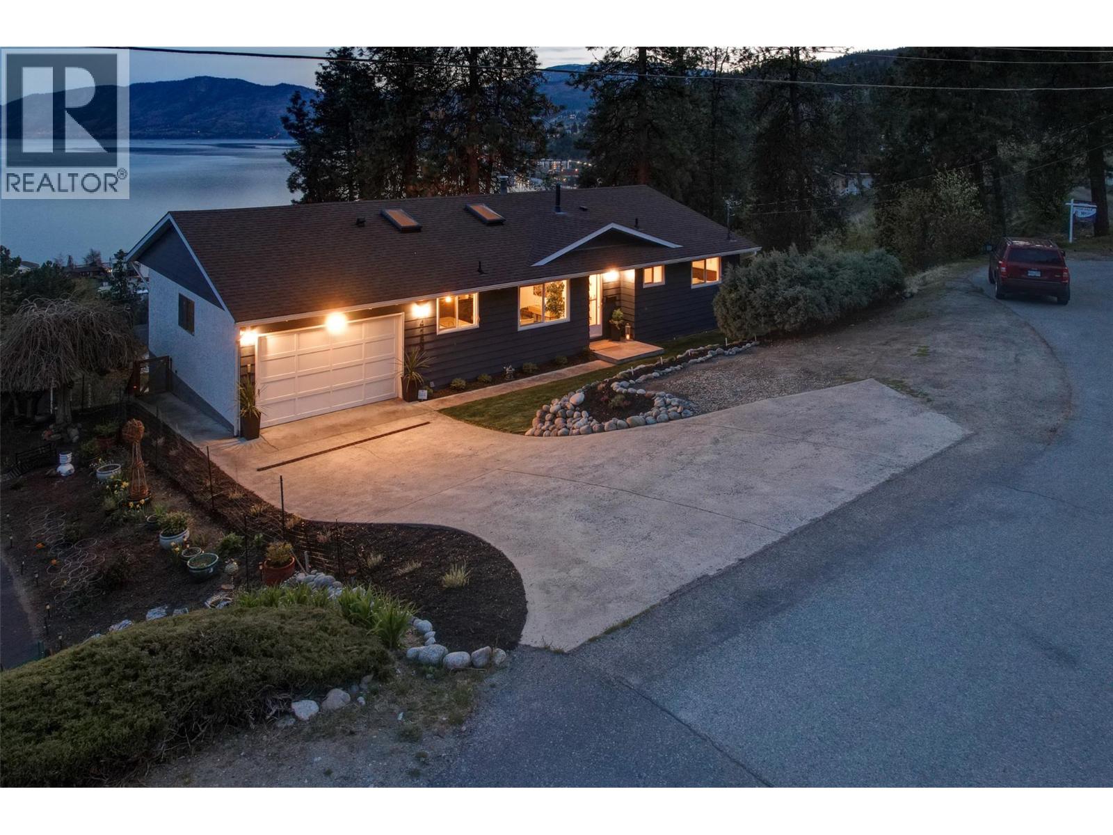 4239 4th Avenue, Peachland