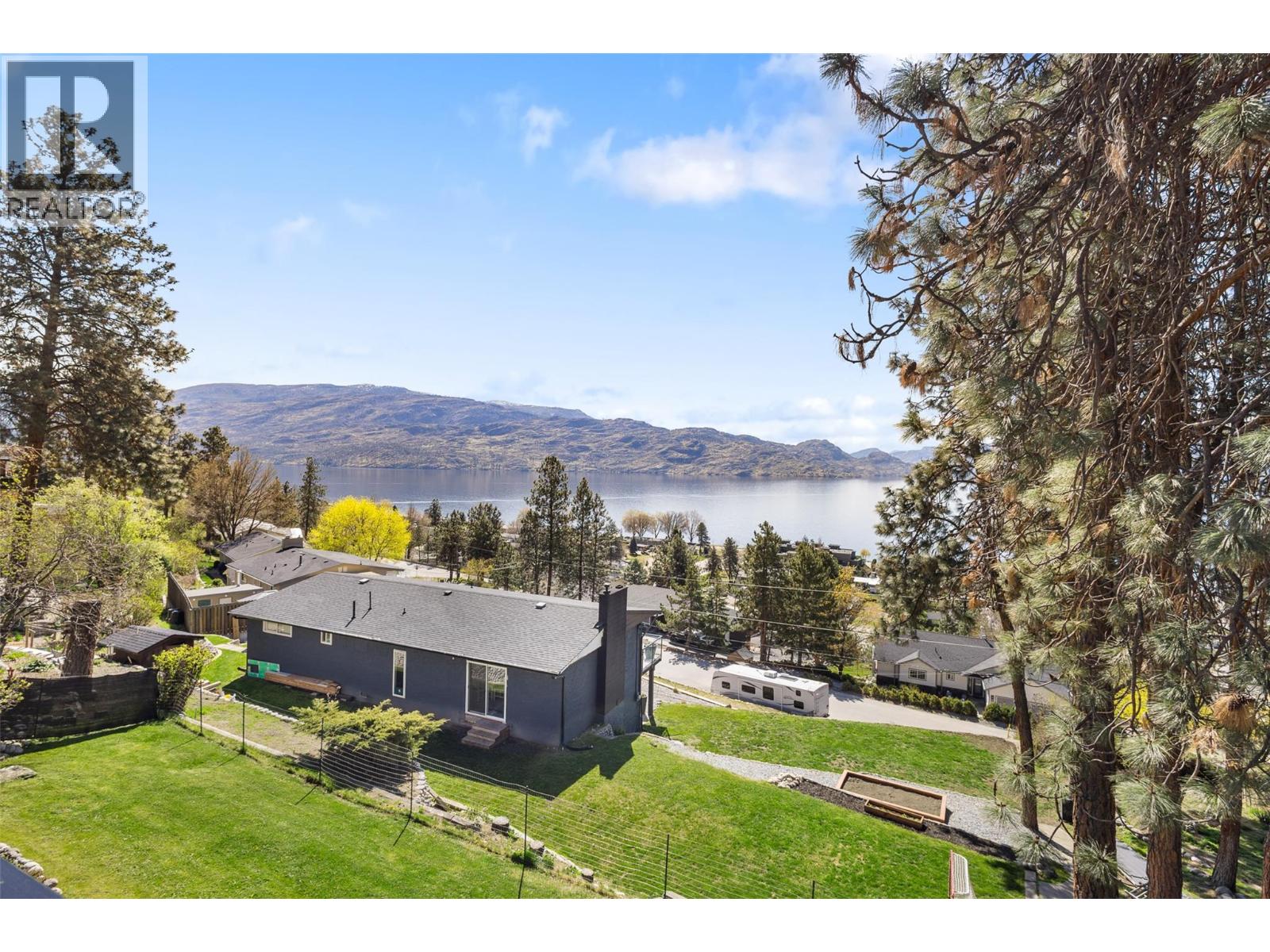 4239 4th Avenue, Peachland