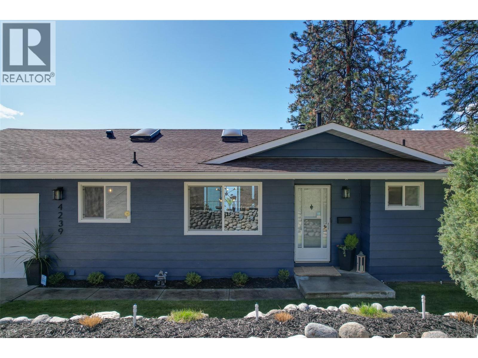 4239 4th Avenue, Peachland