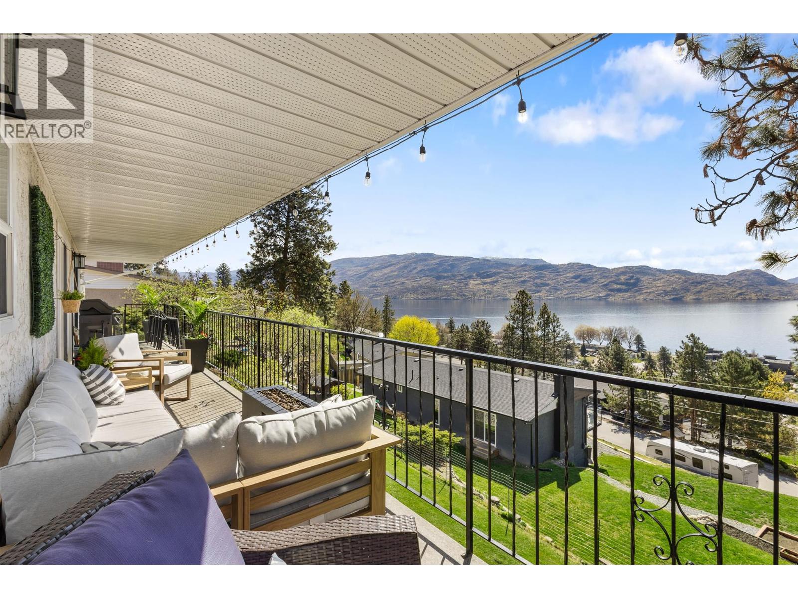 4239 4th Avenue, Peachland