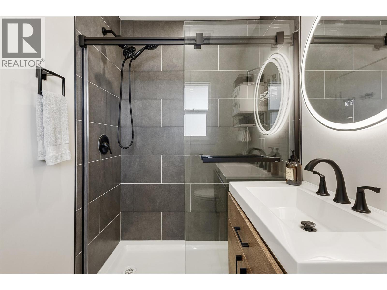 4239 4th Avenue, Peachland