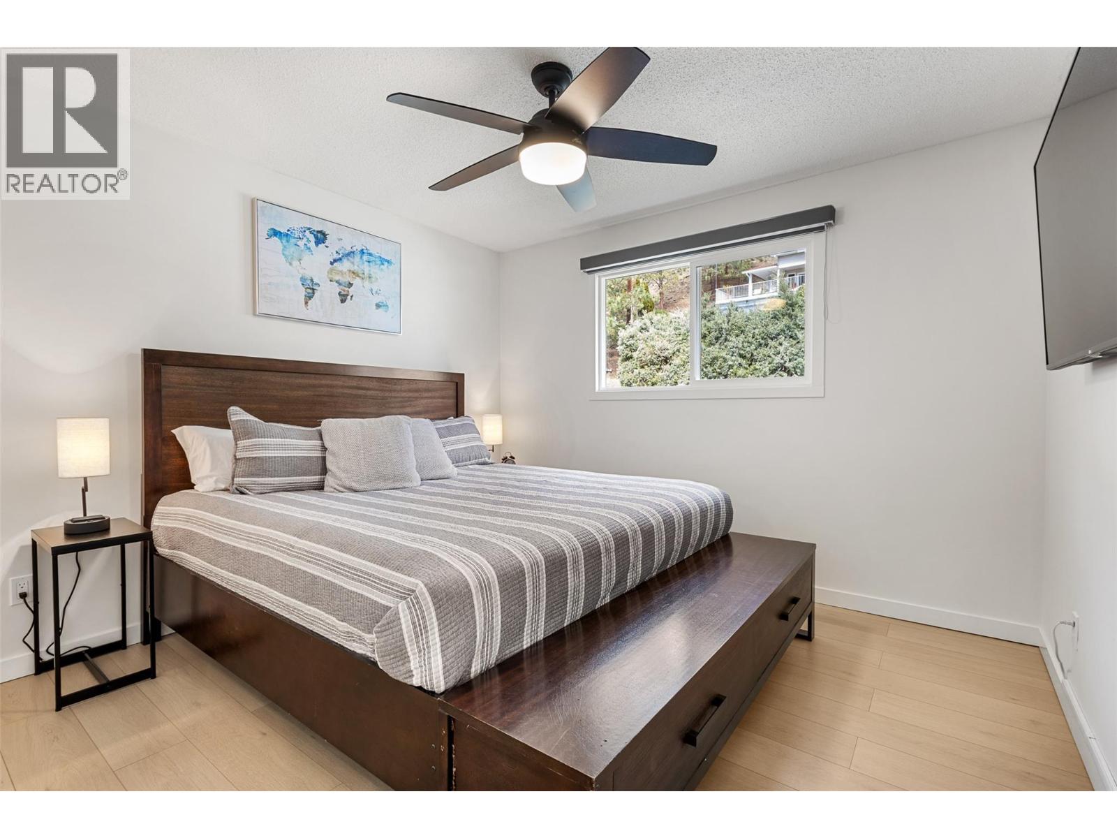 4239 4th Avenue, Peachland