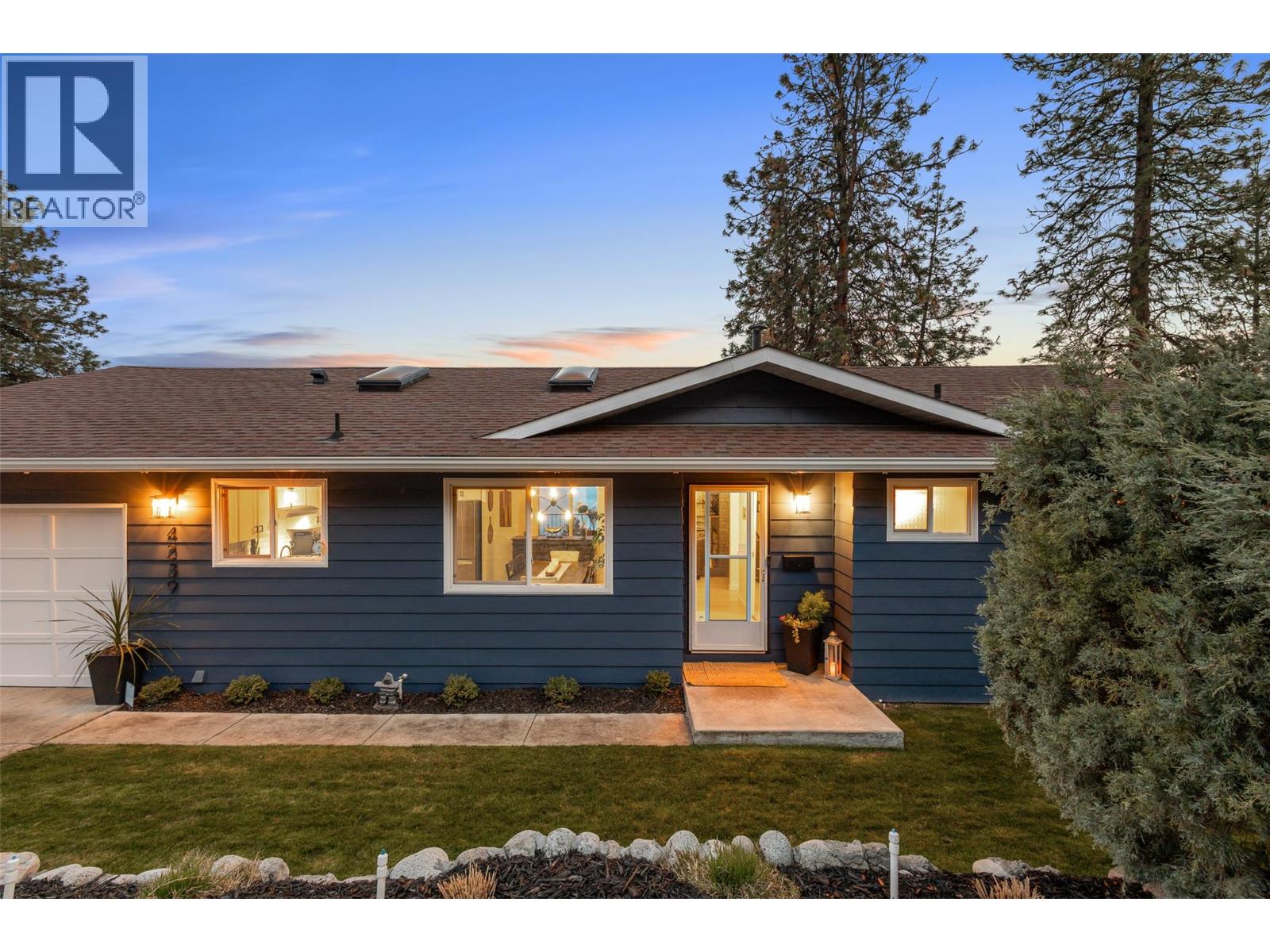 4239 4th Avenue, Peachland