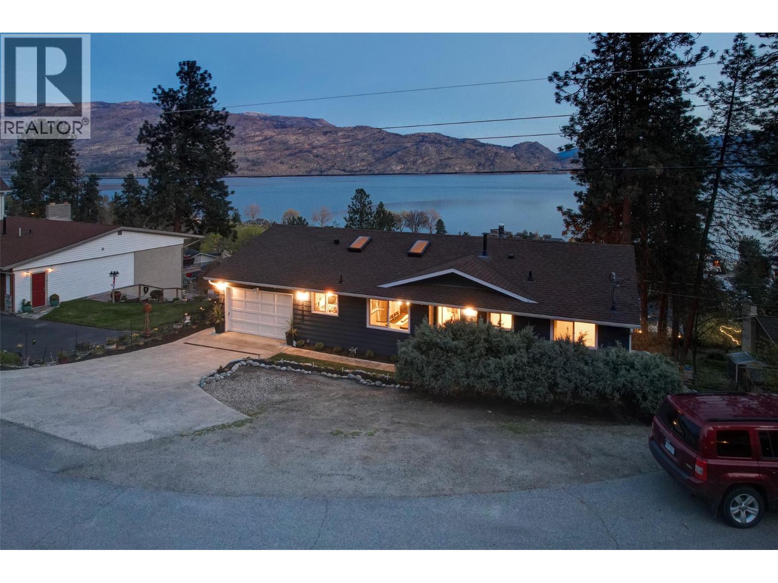 4239 4th Avenue, Peachland