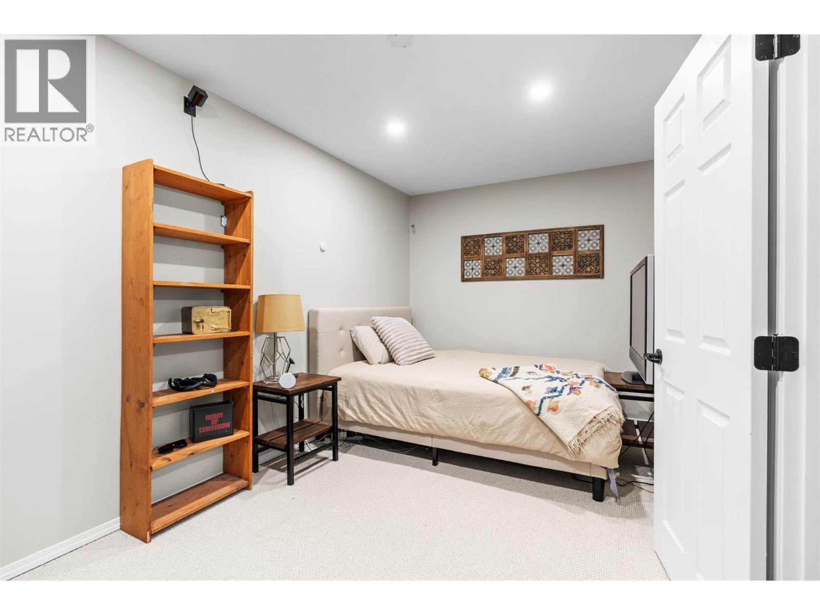 6808 Cameo Drive N, Vernon