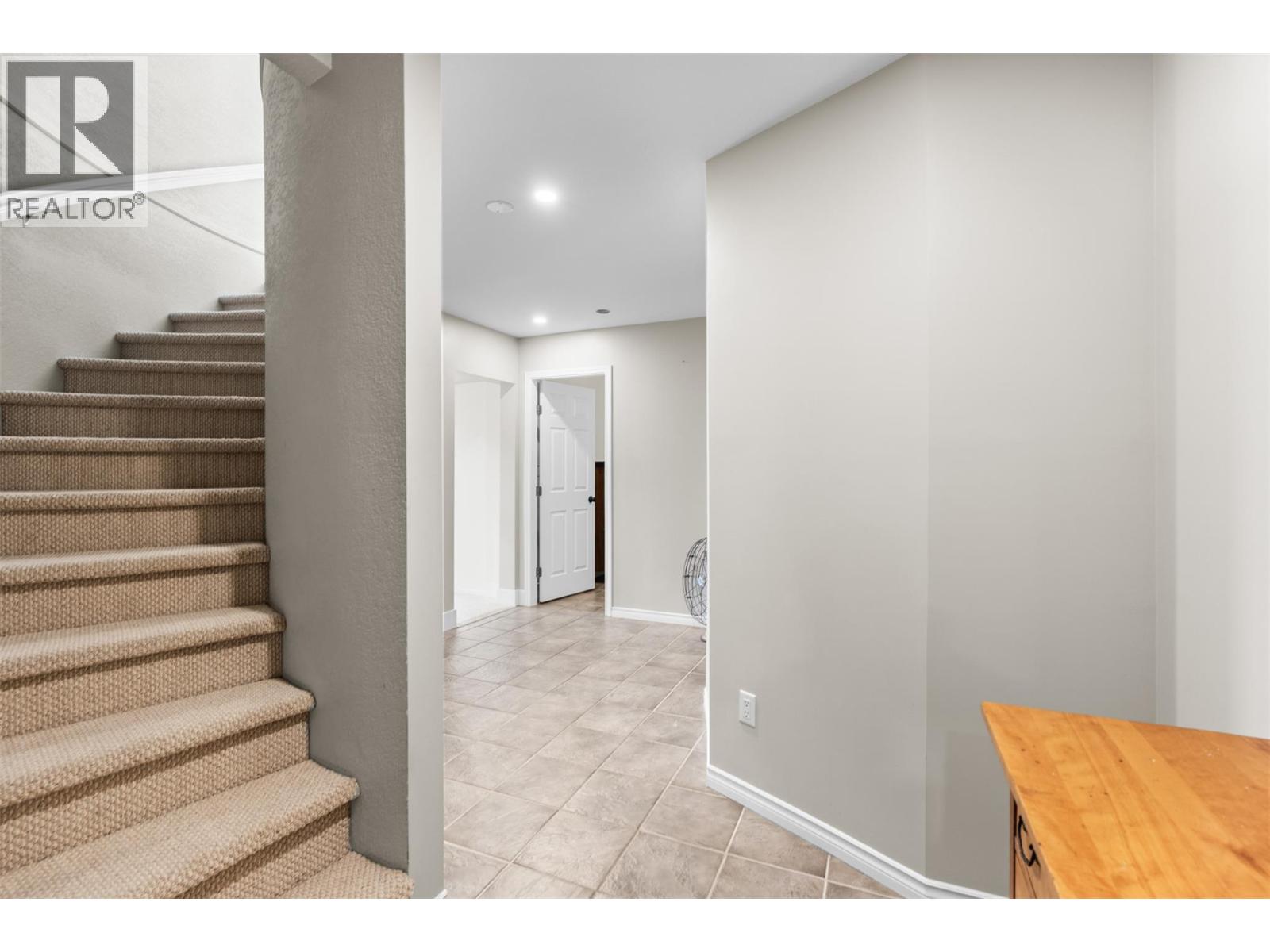 6808 Cameo Drive N, Vernon