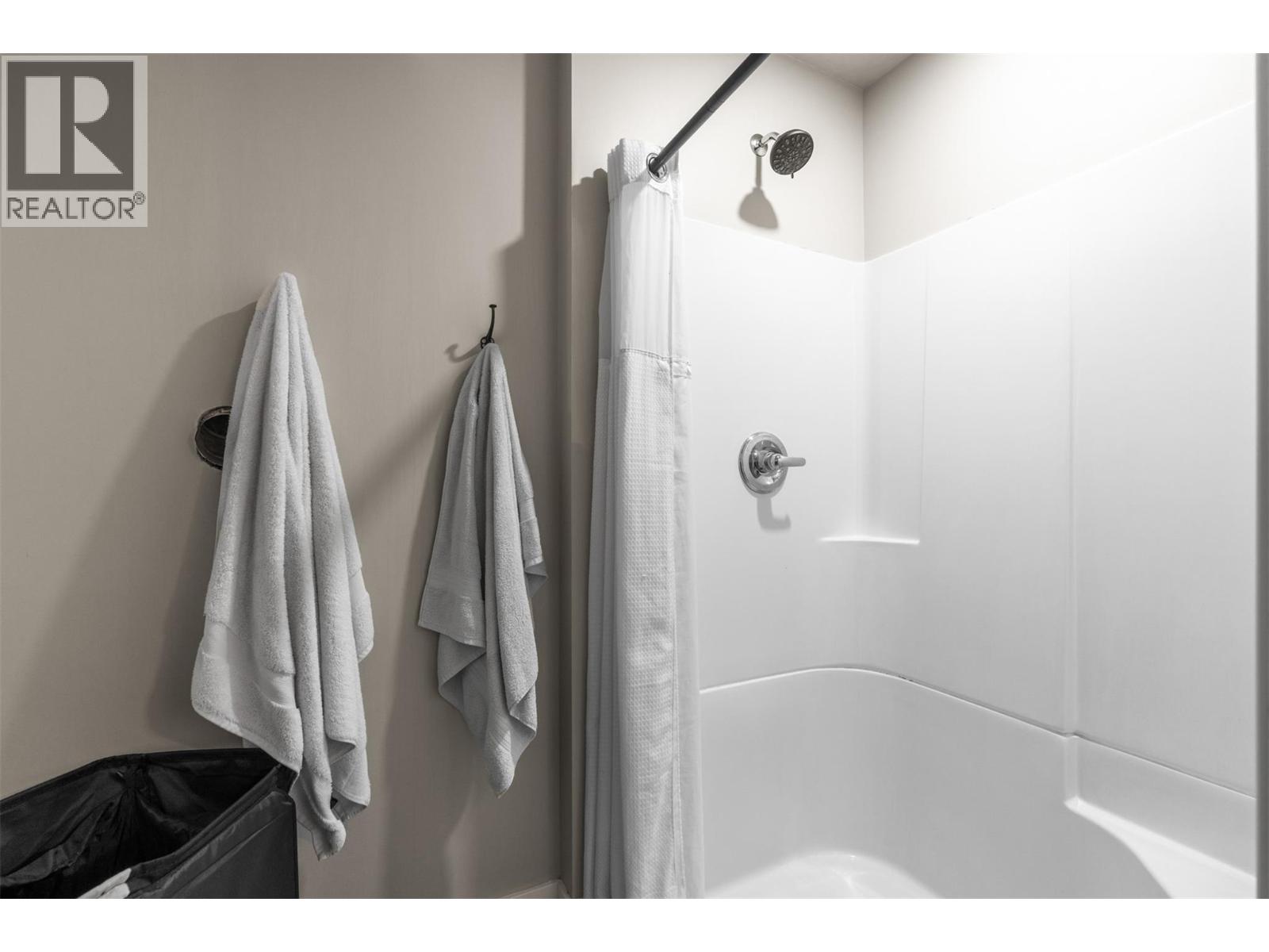 6808 Cameo Drive N, Vernon