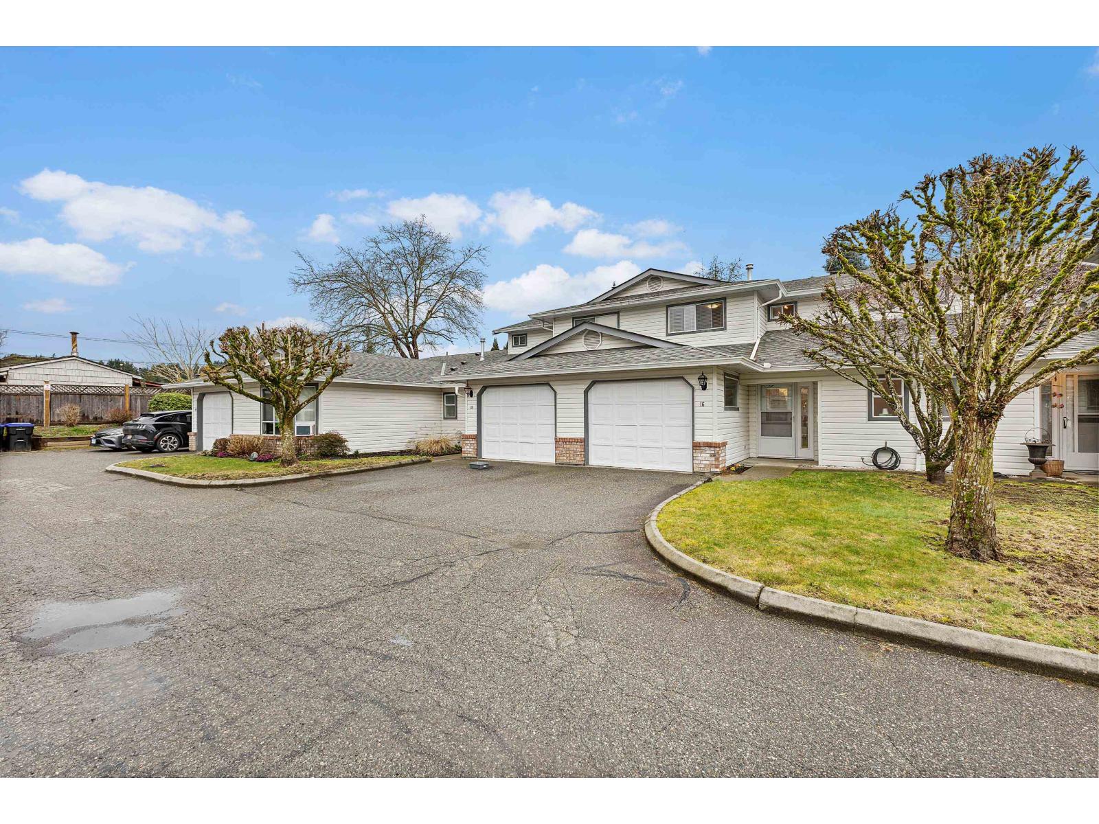 16 32165 7 Avenue - main photo