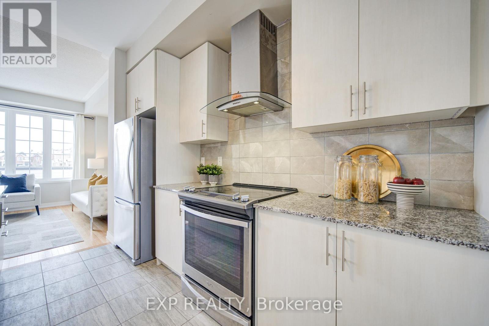 Single Family House for Sale in  BATHURST STREET Vaughan (Patterson) 