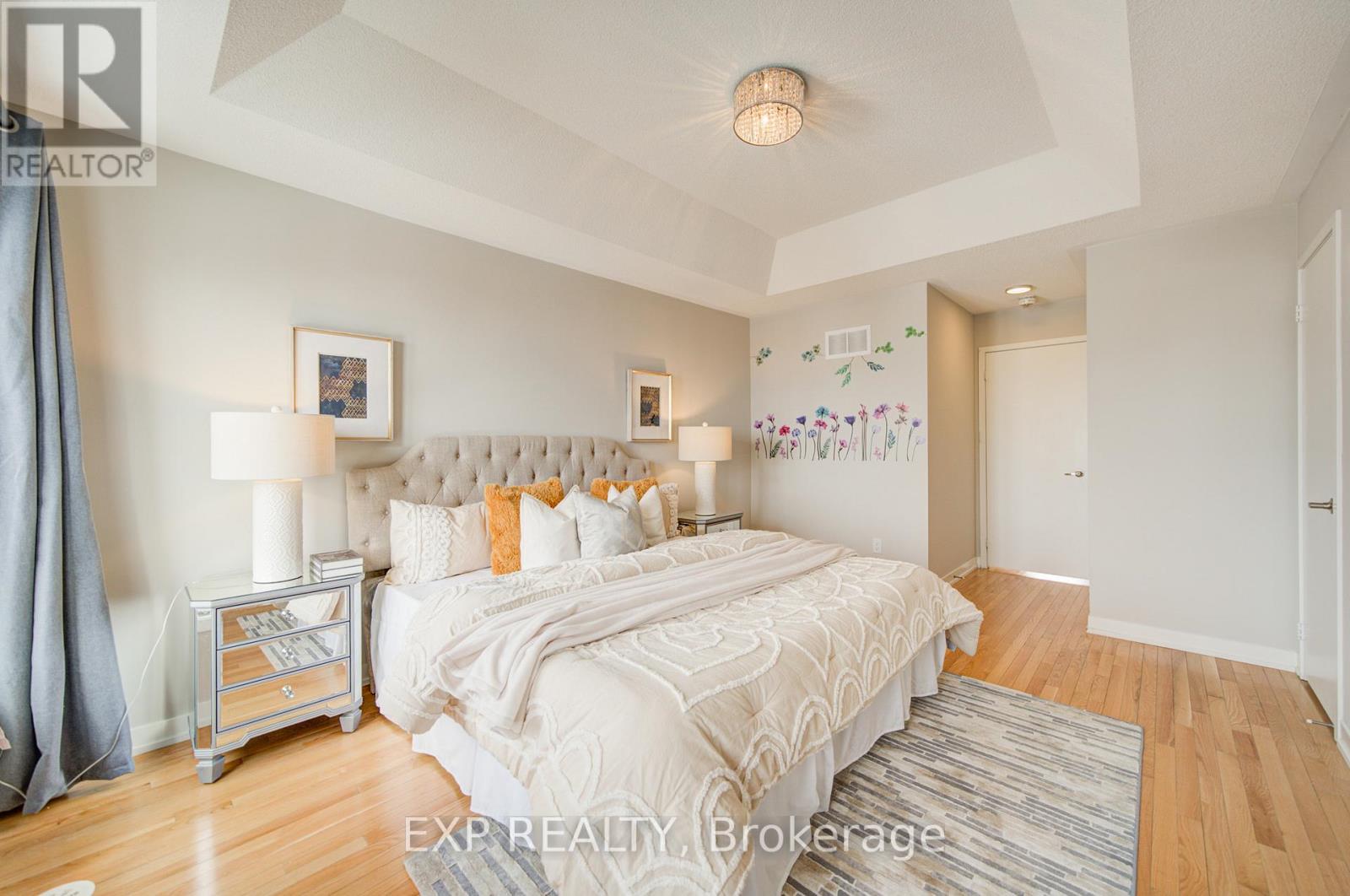 Single Family House for Sale in  BATHURST STREET Vaughan (Patterson) 