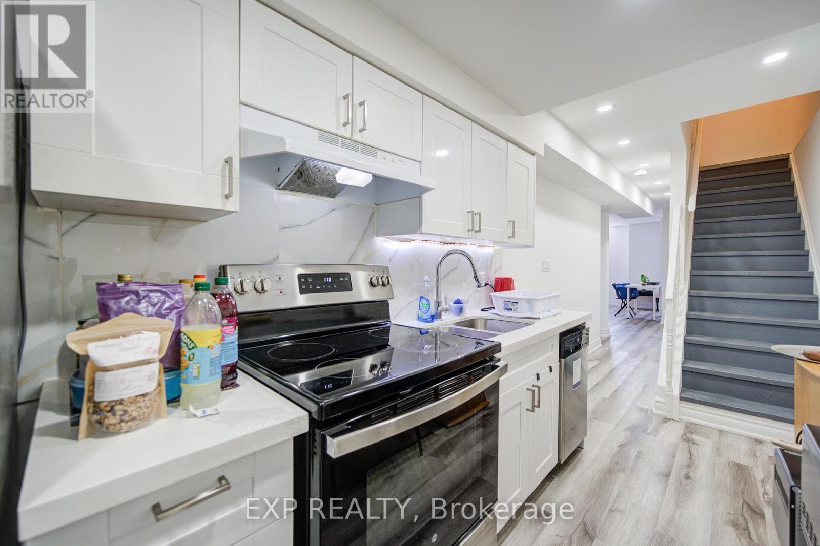 Single Family House for Sale in  BATHURST STREET Vaughan (Patterson) 