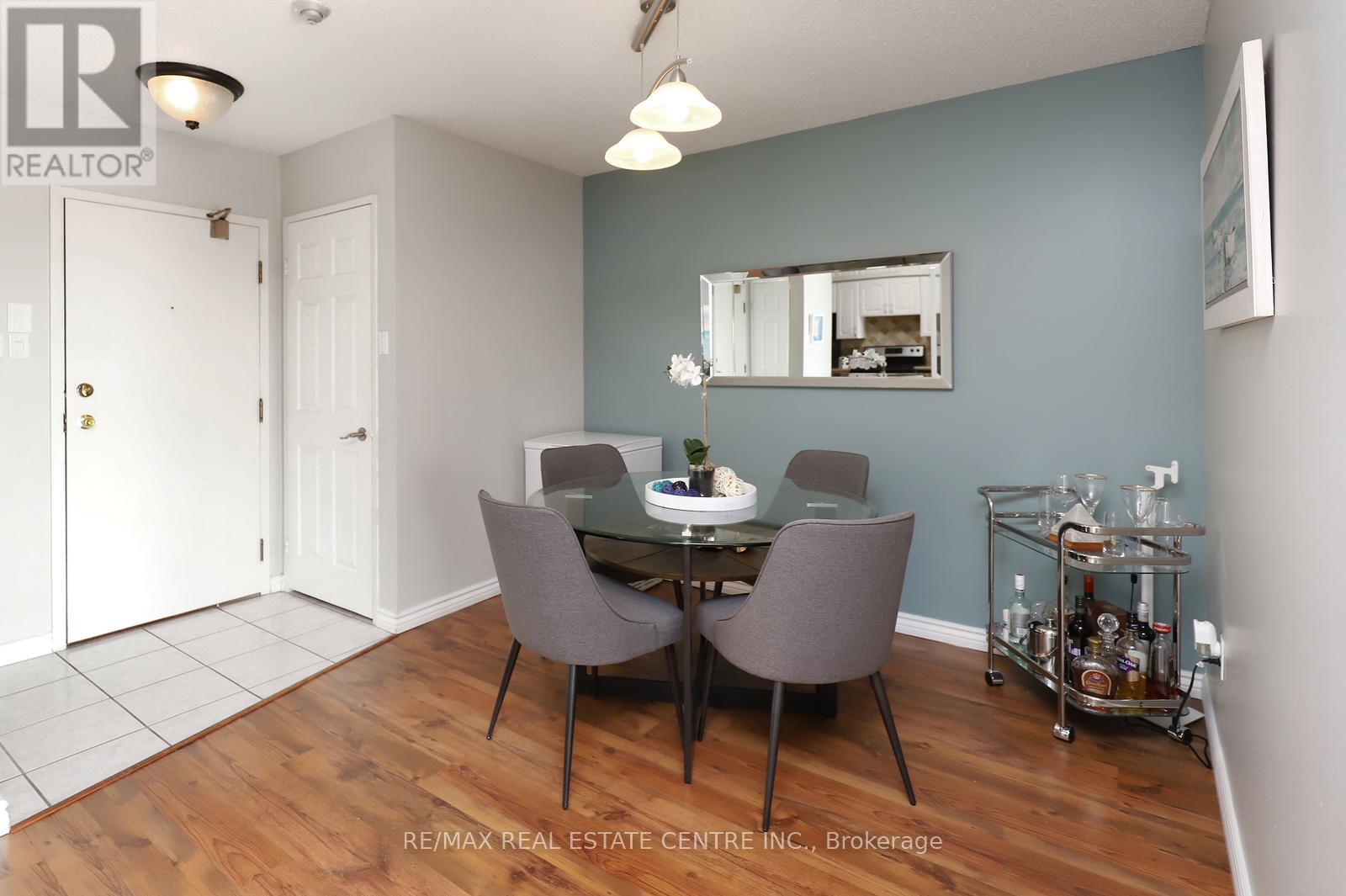 #1704 26 HANOVER ROAD - 4